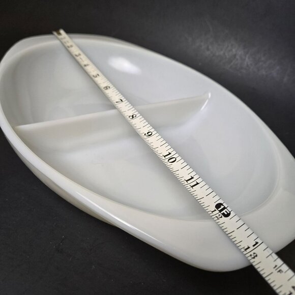 Vintage Pyrex 1083 Milk Glass Divided Serving Casserole Dish 1.5 Qt Made in USA - Picture 10 of 11